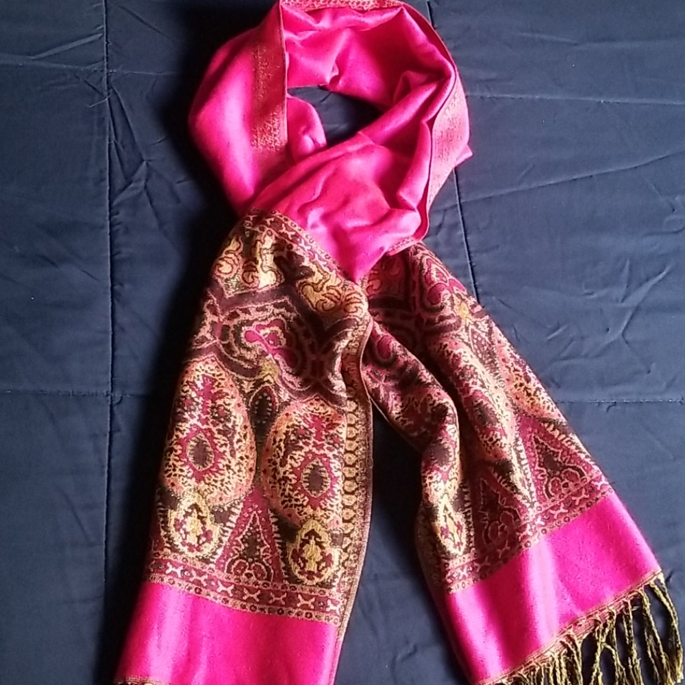 Two  sides  scarf